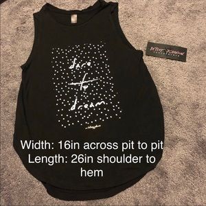 NWT! Betsey Johnson Dare to dream graphic tank.